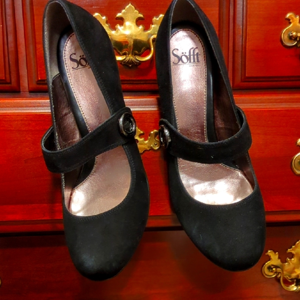 Elegant Black Suede Heels with Strap
